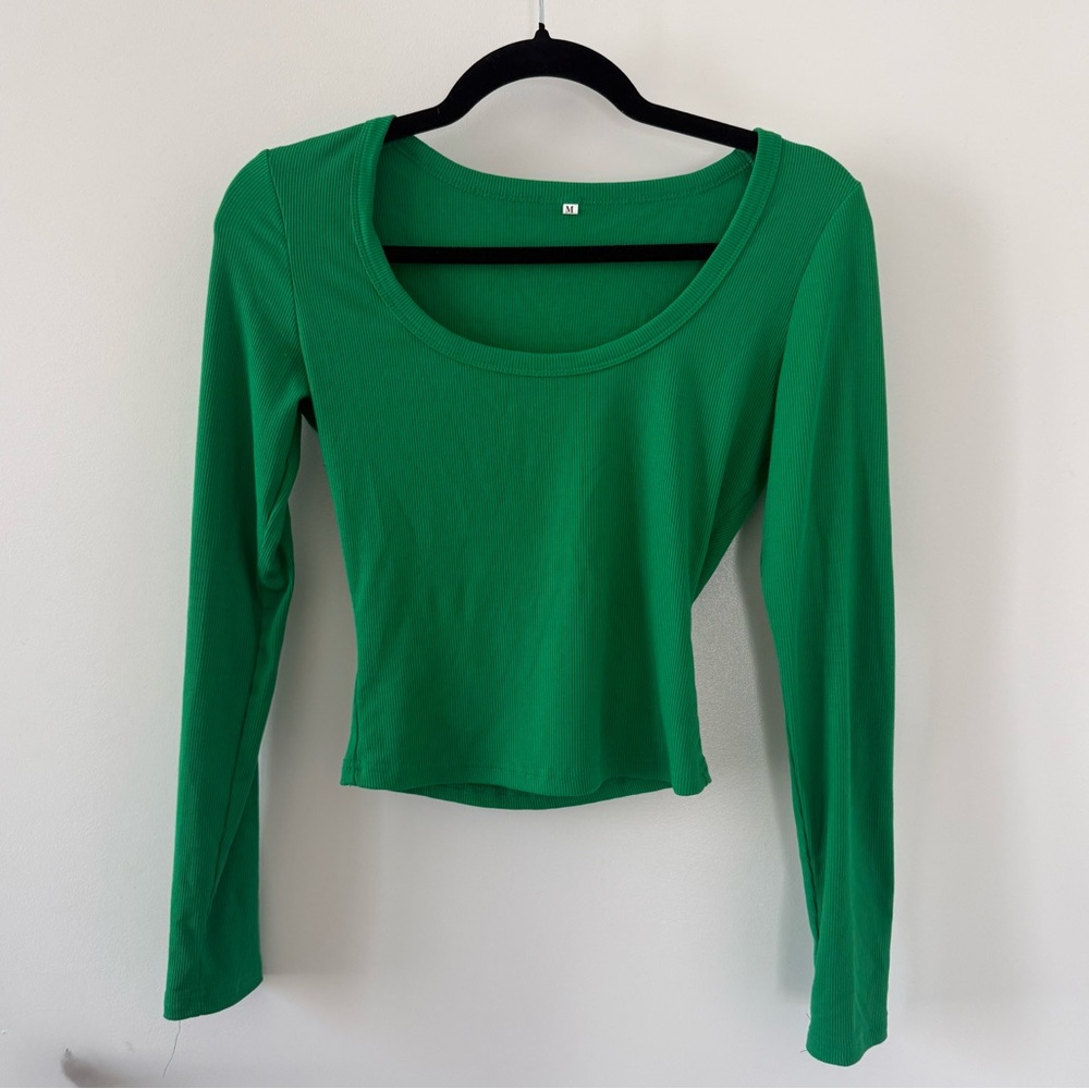 Women's Scoop Neck Long Sleeve Top in Green
